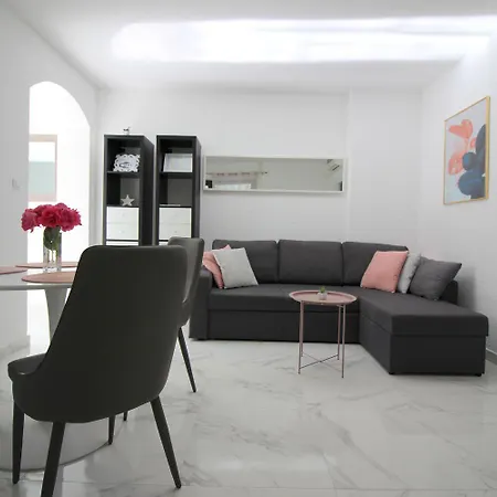 Apartment Komfortables Mit Privater Terrasse, Spielplatz, Grill, Liegen, Waschmaschine