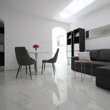 Komfortables Mit Privater Terrasse, Spielplatz, Grill, Liegen, Waschmaschine Appartement