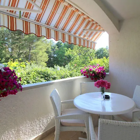 Komfortables Mit Privater Terrasse, Spielplatz, Grill, Liegen, Waschmaschine Appartement *